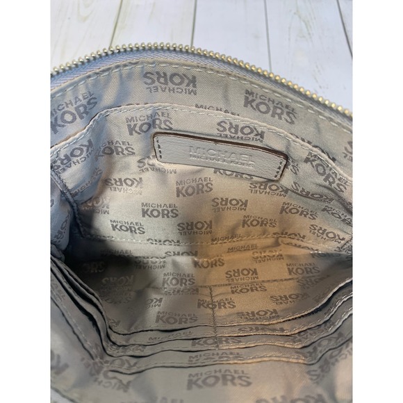 Michael Kors Grey Pebbled Leather Wristlet Clutch Silver MK Logo Medallion - Picture 6 of 7